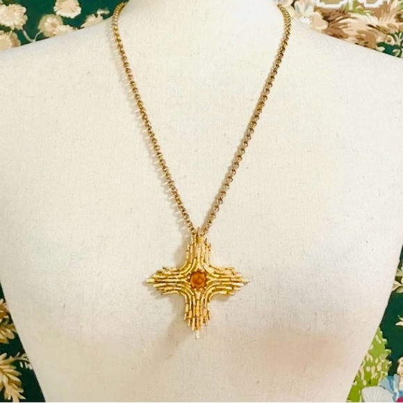 Sarah Coventry 1970's Vintage Gold Tone Amber Crystal Cross Pendant Necklace - Picture 8 of 8